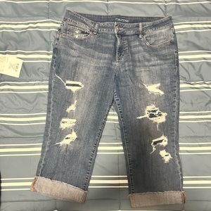 Maurice’s distressed capris